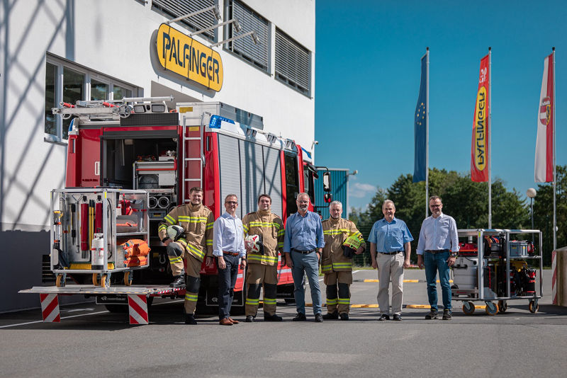 PALFINGER: Neue Ausrüstung für die Freiwillige Feuerwehr Köstendorf